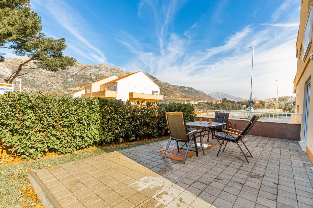 קאבטאט Spacious 2-Bedroom Apartment With Terrace And Parking מראה חיצוני תמונה