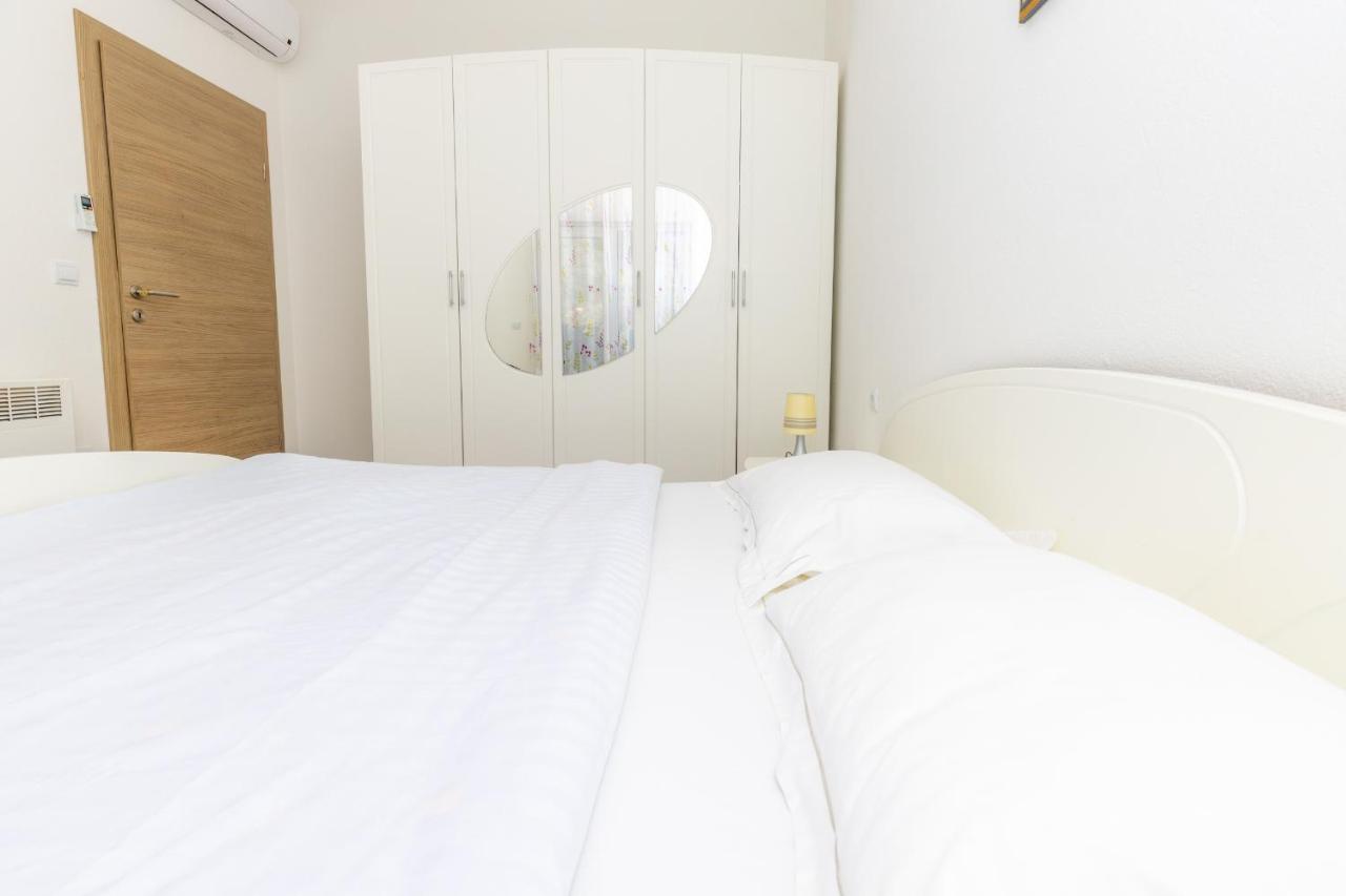 קאבטאט Spacious 2-Bedroom Apartment With Terrace And Parking מראה חיצוני תמונה