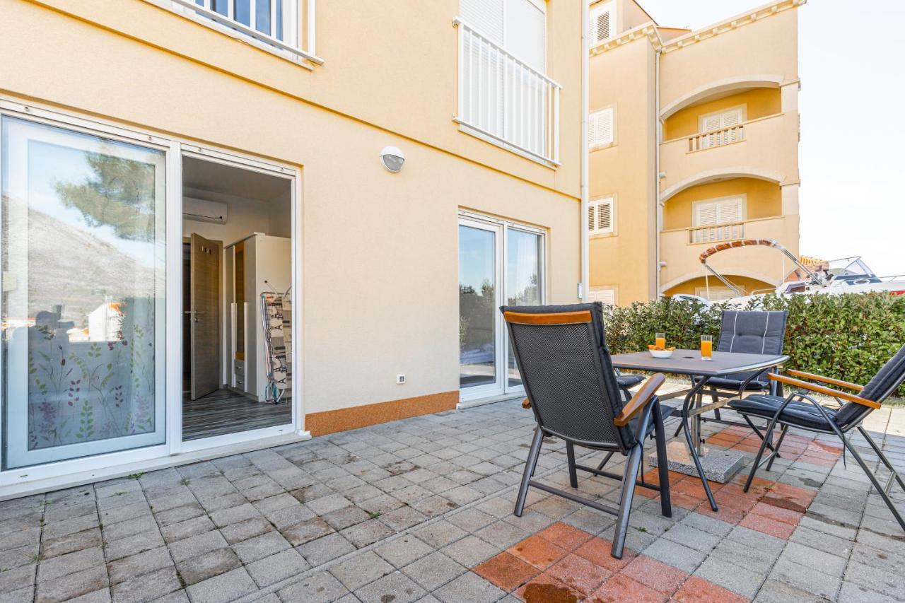 קאבטאט Spacious 2-Bedroom Apartment With Terrace And Parking מראה חיצוני תמונה