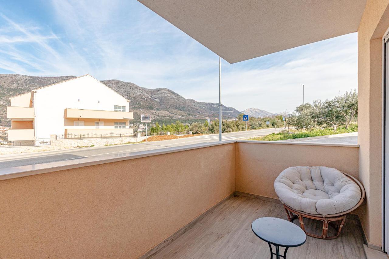 קאבטאט Spacious 2-Bedroom Apartment With Terrace And Parking מראה חיצוני תמונה