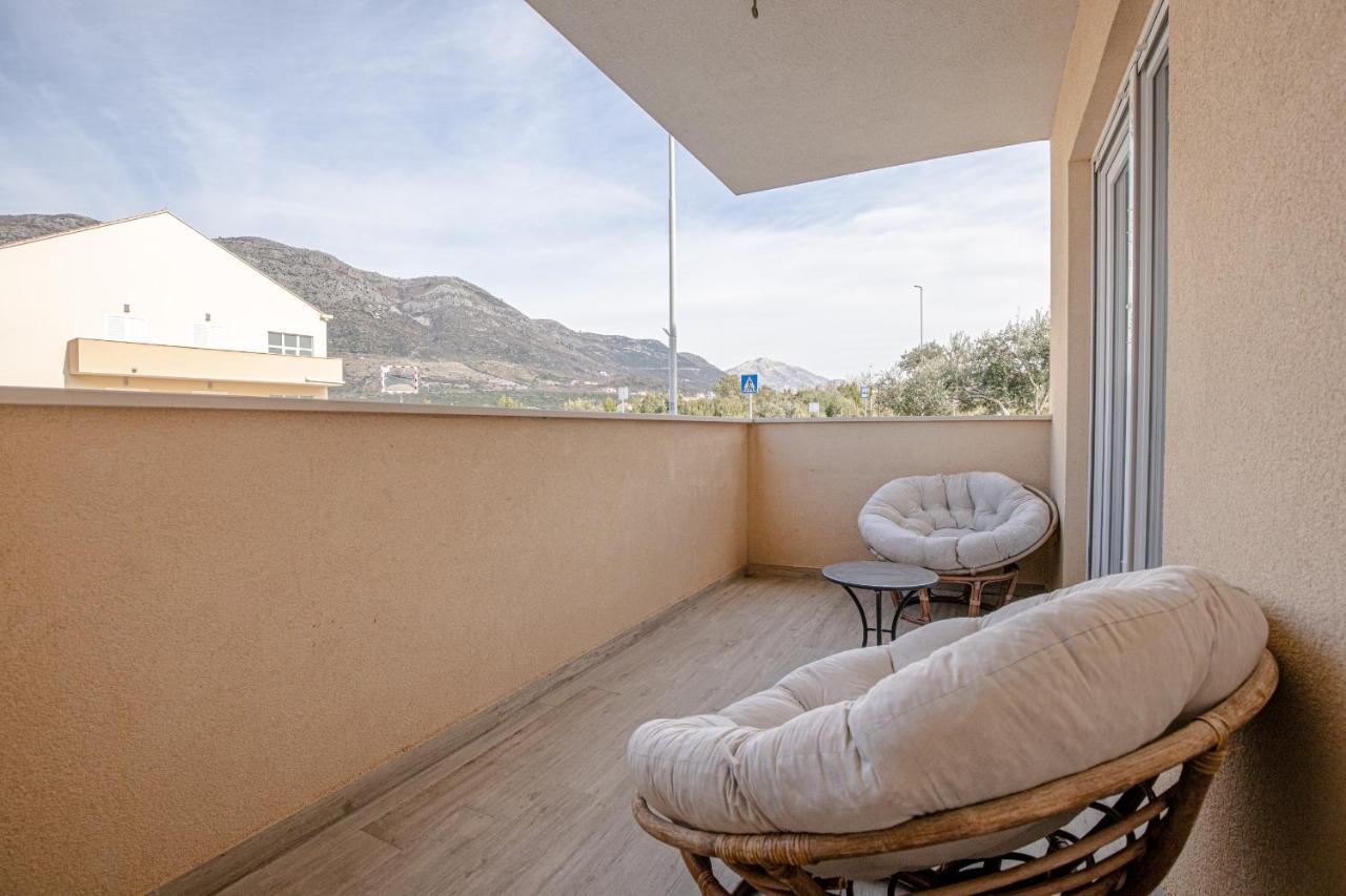 קאבטאט Spacious 2-Bedroom Apartment With Terrace And Parking מראה חיצוני תמונה