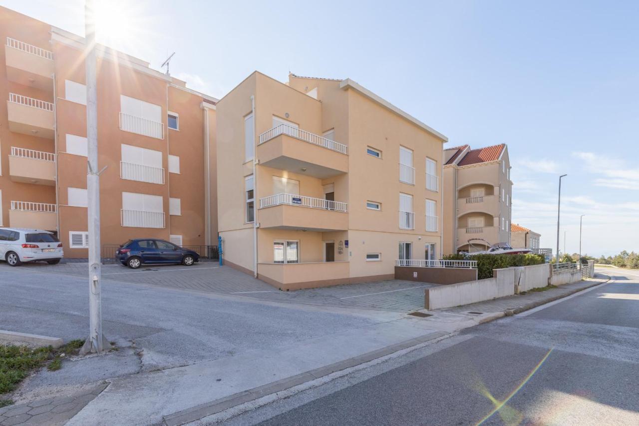 קאבטאט Spacious 2-Bedroom Apartment With Terrace And Parking מראה חיצוני תמונה