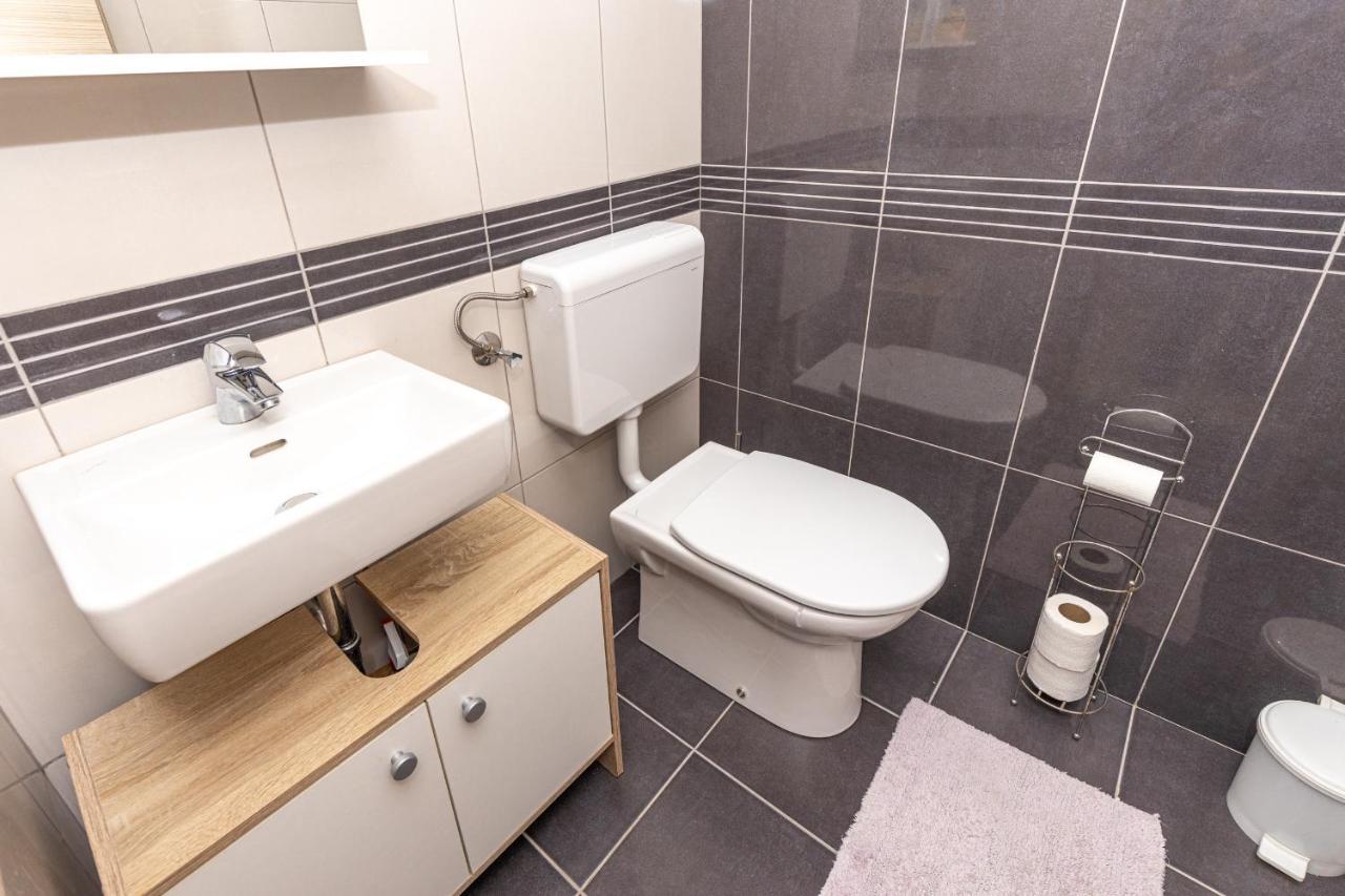 קאבטאט Spacious 2-Bedroom Apartment With Terrace And Parking מראה חיצוני תמונה