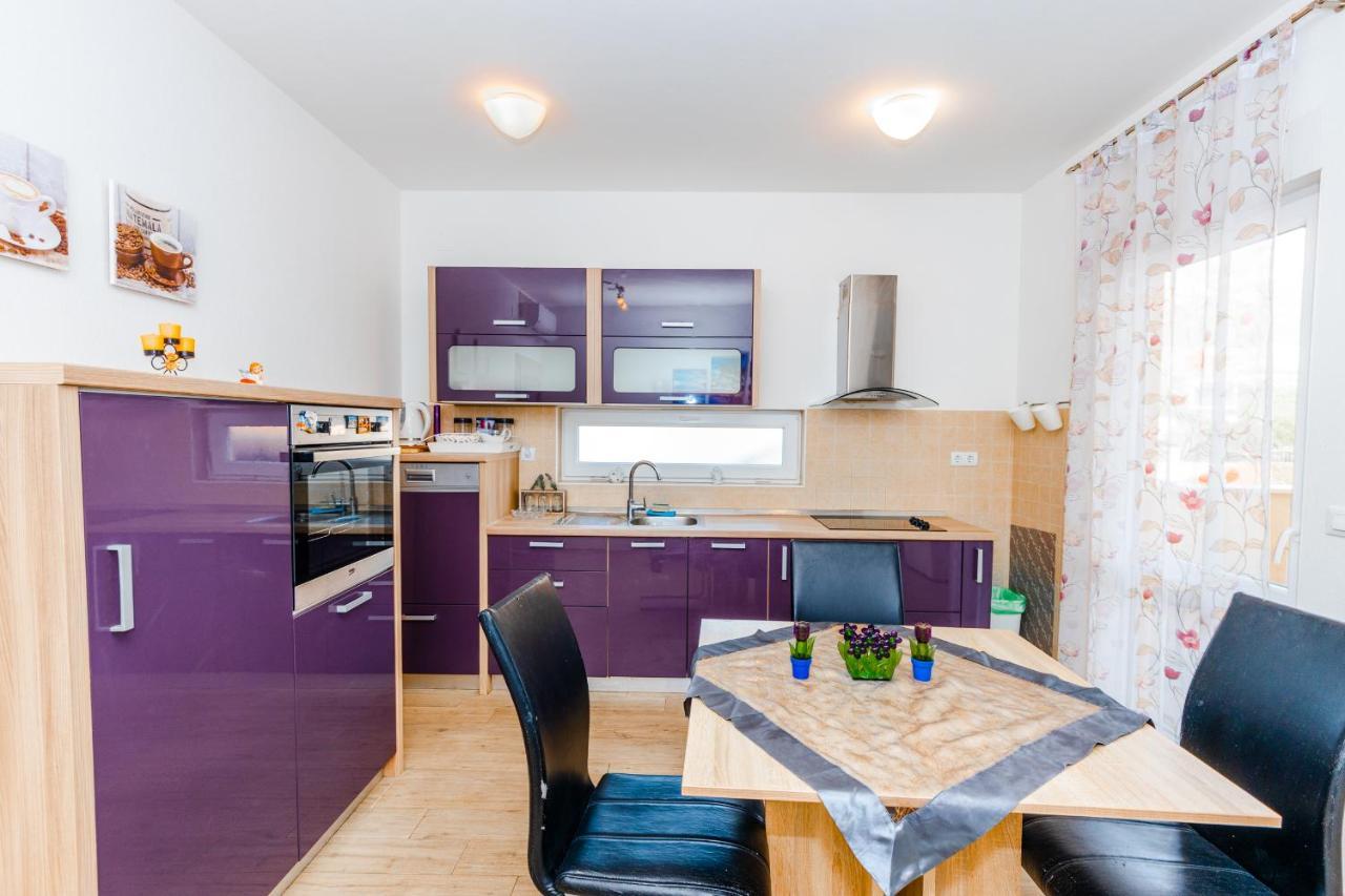 קאבטאט Spacious 2-Bedroom Apartment With Terrace And Parking מראה חיצוני תמונה